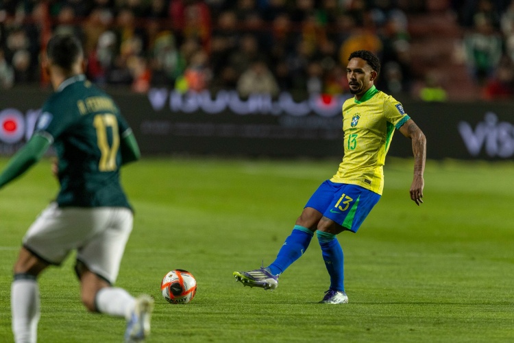 开云体育网址-巴西后卫高原比赛体验：冲刺后呼吸困难赛後需吸氧 至今咳嗽未止