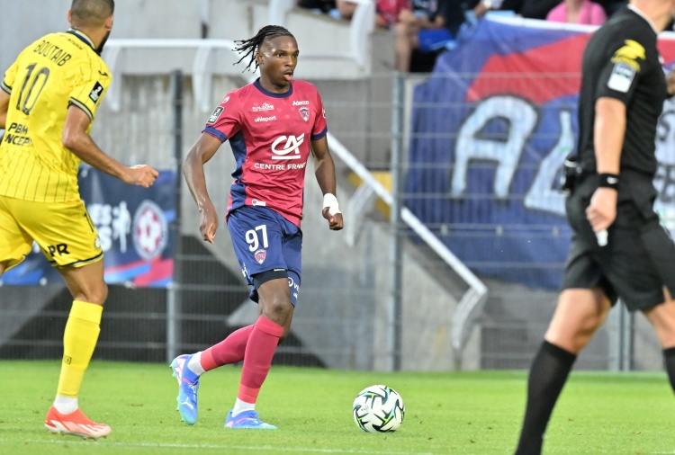 KAIYUNSPORTS-名记：拜仁也有意雷恩后卫雅凯，但认为5000万欧的价格太贵